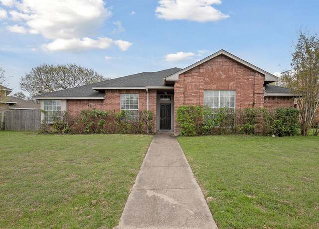 Property at 1106 Rosewood Ln, Lancaster, TX 75146, 3 beds, 2 baths