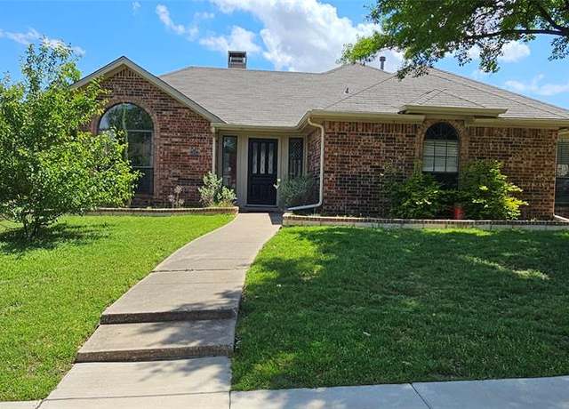 Property at 2016 Vista Crest Dr, Carrollton, TX 75007, 3 beds, 2 baths