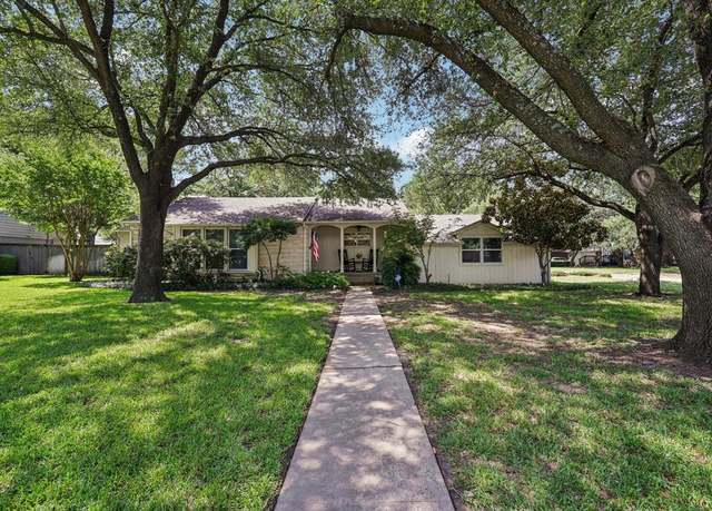 Property at 1320 Redbud Dr, Arlington, TX 76012, 3 beds, 2.5 baths