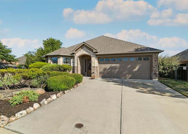 Property at 8756 Vista Royale Dr, Fort Worth, TX 76108, 3 beds, 2 baths