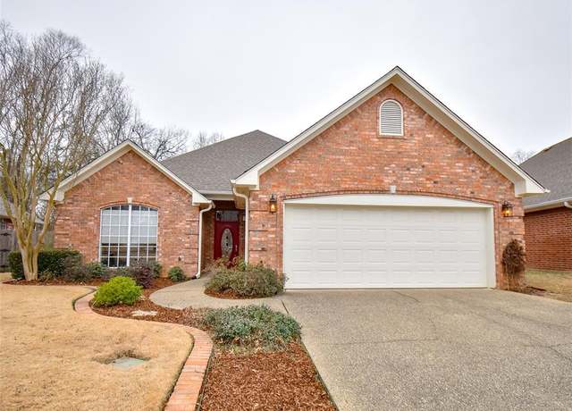 Property at 5816 Hollybrook Dr, Tyler, TX 75703, 3 beds, 2 baths