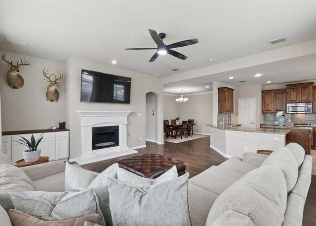 Property at 2932 Softwood Cir, Fort Worth, TX 76244, 4 beds, 2 baths