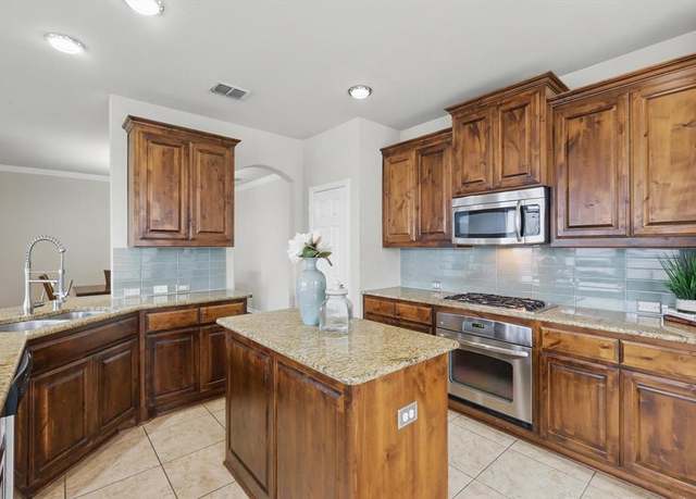 Property at 2932 Softwood Cir, Fort Worth, TX 76244, 4 beds, 2 baths