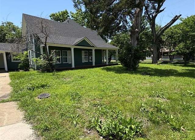Property at 401 S Bois D Arc St, Forney, TX 75126, 5 beds, 4.5 baths