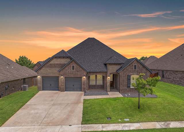 Property at 702 La Paloma Rd, Sanger, TX 76266, 3 beds, 2 baths