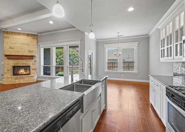 Property at 702 La Paloma Rd, Sanger, TX 76266, 3 beds, 2 baths