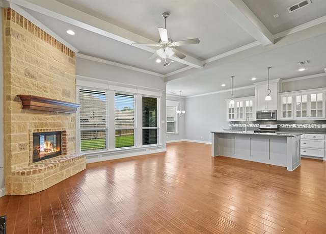 Property at 702 La Paloma Rd, Sanger, TX 76266, 3 beds, 2 baths
