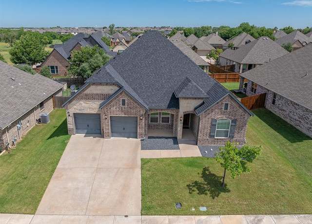 Property at 702 La Paloma Rd, Sanger, TX 76266, 3 beds, 2 baths