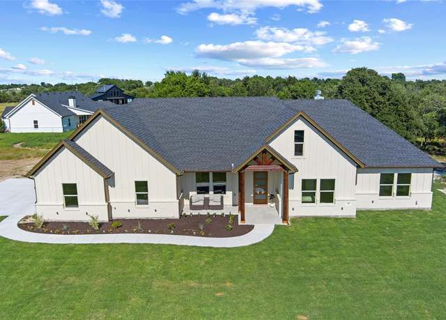 Property at 107 Stage Coach Trl, Weatherford, TX 76087, 4 beds, 2.5 baths