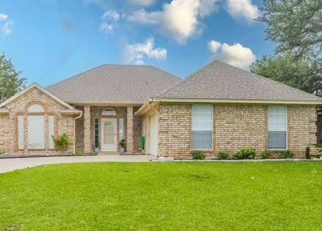 Property at 1111 Winona St, Weatherford, TX 76086, 3 beds, 2 baths