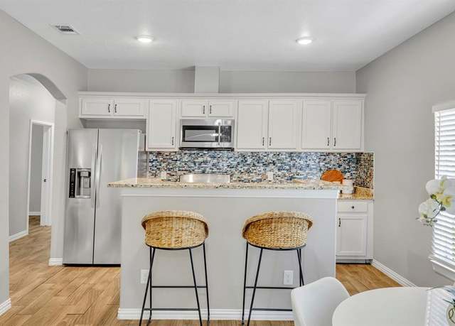 Property at 925 S Brighton Ave, Dallas, TX 75208, 3 beds, 1 bath