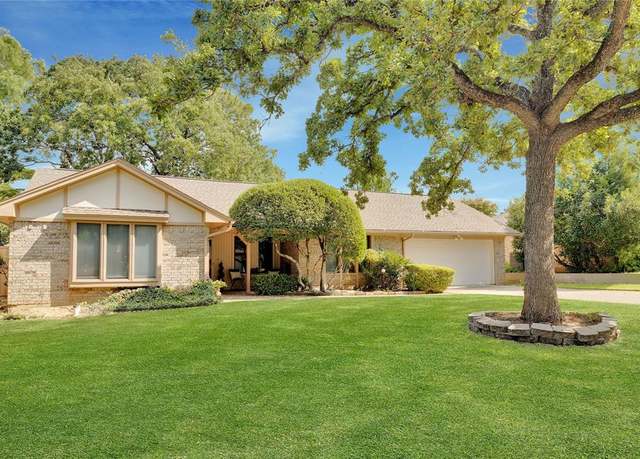 Property at 5210 Rustle Leaf Dr, Arlington, TX 76017, 3 beds, 2 baths