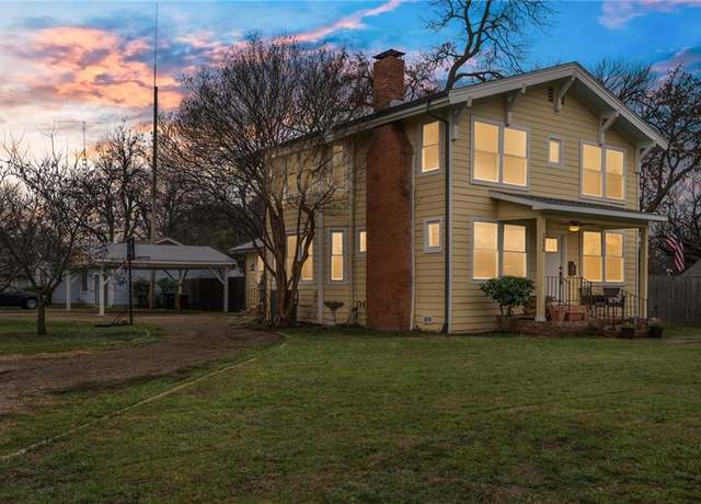 Property at 1056 Park Dr, Hillsboro, TX 76645, 4 beds, 2 baths