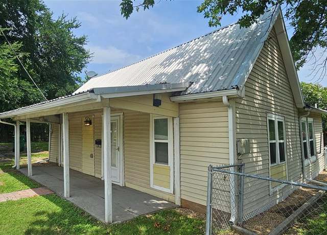 Property at 409 E 7th St, Ferris, TX 75125, 2 beds, 1 bath