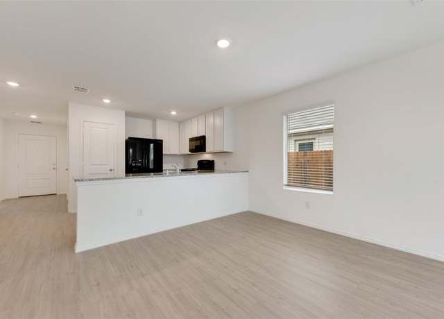 Property at 1624 Crested Way, Fort Worth, TX 76140, 3 beds, 2 baths