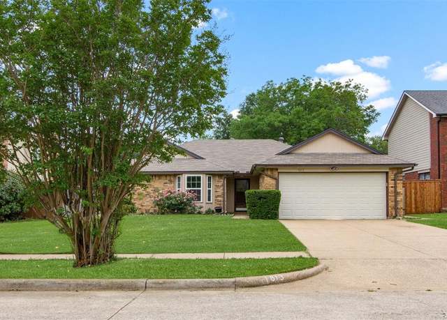 Property at 1813 Amhearst Ln, Flower Mound, TX 75028, 3 beds, 2 baths