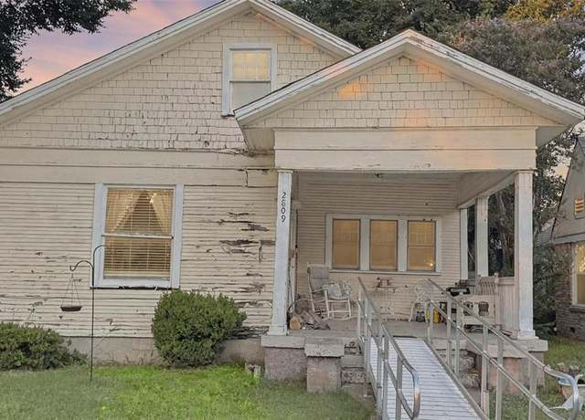 Property at 2809 Travis Ave, Fort Worth, TX 76110, 3 beds, 2 baths