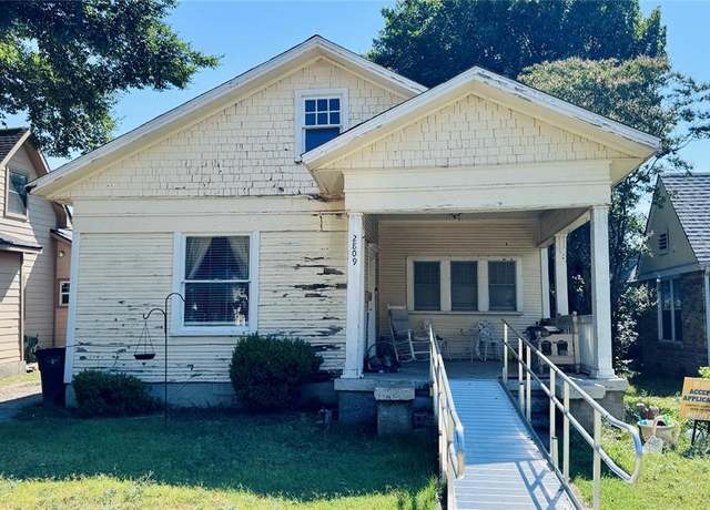 Property at 2809 Travis Ave, Fort Worth, TX 76110, 3 beds, 2 baths