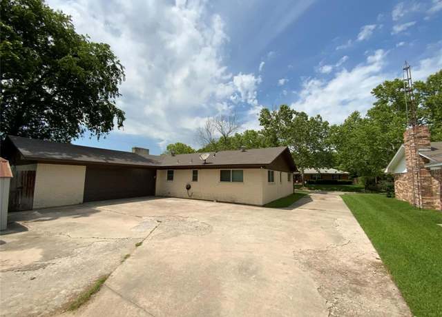 Property at 1714 Laurel Rd, Gainesville, TX 76240, 3 beds, 2 baths