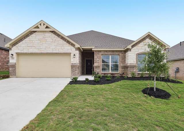 Property at 212 Navajo Trl, Alvarado, TX 76009, 4 beds, 2 baths