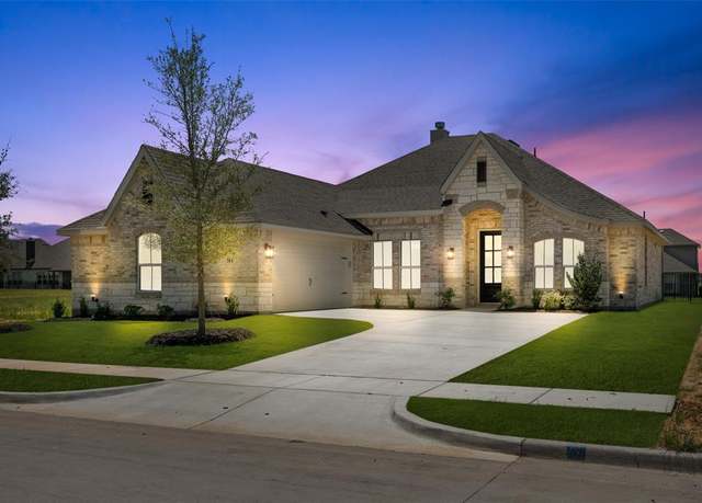 Property at 314 Bowrider Ln, Granbury, TX 76049, 4 beds, 2 baths