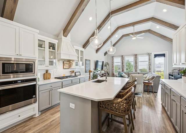 Property at 2238 Rook Dr, Dallas, TX 75211, 2 beds, 2.5 baths