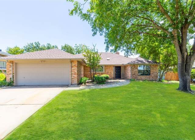 Property at 5207 Fairway Cir, De Cordova, TX 76049, 3 beds, 2 baths