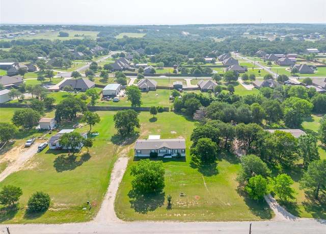 Property at 404 Clemmer Ct, Boyd, TX 76023, 4 beds, 2 baths