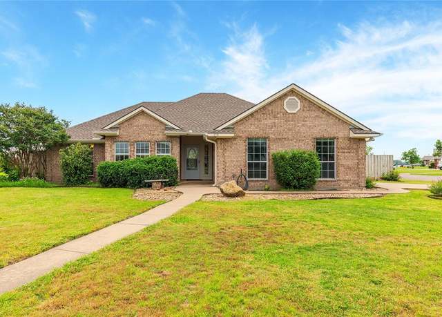 Property at 709 Billups Cir, Van Alstyne, TX 75495, 3 beds, 2 baths