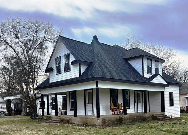 Property at 323 E Grand St, Whitewright, TX 75491, 7 beds, 3.5 baths