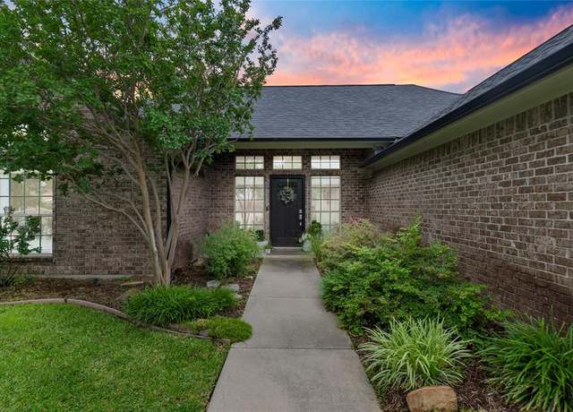 Property at 2306 Fair Oaks Dr, Bridgeport, TX 76426, 3 beds, 2 baths