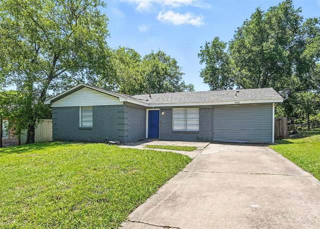 Property at 1808 Del Oak Dr, Mesquite, TX 75149, 4 beds, 2 baths