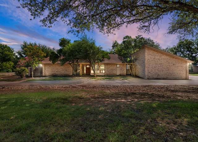 Property at 7508 Ravenswood Rd, Granbury, TX 76049, 4 beds, 3 baths