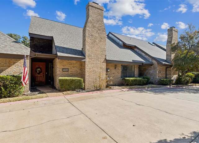 Property at 4223 Brook Tree Dr, Fort Worth, TX 76109, 2 beds, 2.5 baths