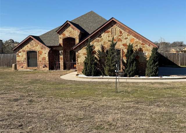 Property at 165 Churchill Cir, Weatherford, TX 76085, 4 beds, 2 baths