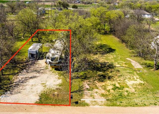 Property at 729 Hardeman St, Italy, TX 76651