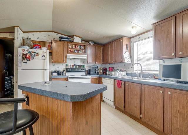 Property at 2716 Steepleridge Cir, Granbury, TX 76048, 3 beds, 2 baths