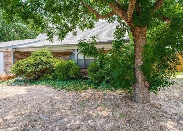 Property at 408 Windwood Ct, Azle, TX 76020, 4 beds, 2 baths