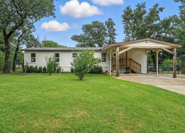 Property at 525 Surrey Ln, Burleson, TX 76028, 4 beds, 3 baths