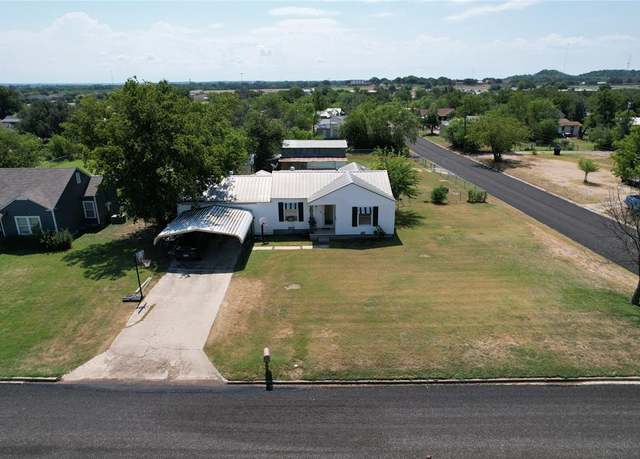 Property at 1030 Santa Clara Dr, Brownwood, TX 76801, 3 beds, 2 baths