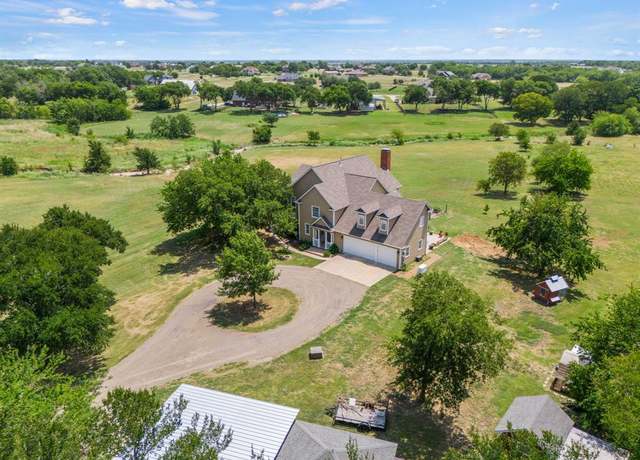 Property at 692 Jc Maples Rd, Gunter, TX 75058, 4 beds, 3.5 baths