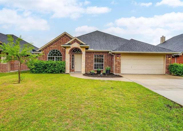 Property at 720 Date Ct, Burleson, TX 76028, 4 beds, 2 baths