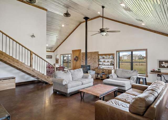 Property at 2042 Vz County Road 4123, Canton, TX 75103, 4 beds, 3.5 baths