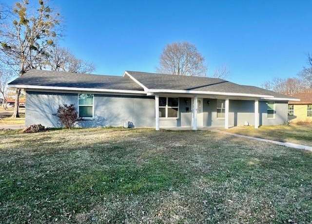 Property at 550 W Waco St, Cooper, TX 75432, 3 beds, 2 baths