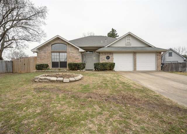 Property at 2800 Glen Ridge Ct, Arlington, TX 76016, 3 beds, 2 baths