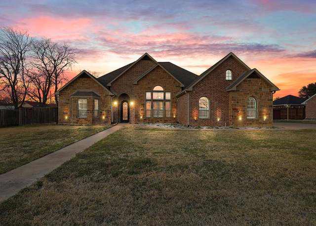 Property at 525 Autry Way, Mabank, TX 75147, 3 beds, 2.5 baths