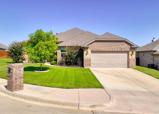 Property at 2120 Hill Crest Ct, Weatherford, TX 76086, 4 beds, 2 baths