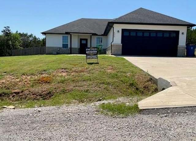 Property at 4820 Elizabeth St, Granbury, TX 76048, 3 beds, 2 baths