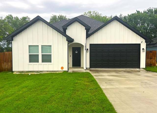 Property at 1409 Illinois Ave, Fort Worth, TX 76104, 3 beds, 2 baths
