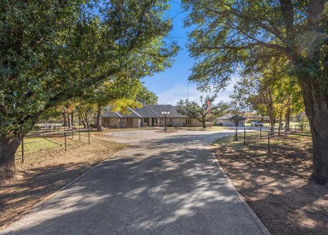 Property at 2100 Highway 380 E, Graham, TX 76450, 4 beds, 2.5 baths